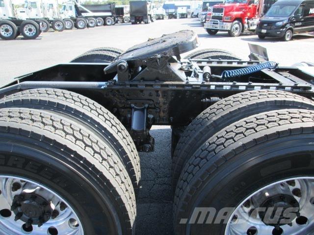 Mack PI64T Conventional Trucks / Tractor Trucks