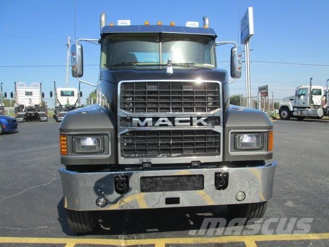 Mack PI64T Conventional Trucks / Tractor Trucks