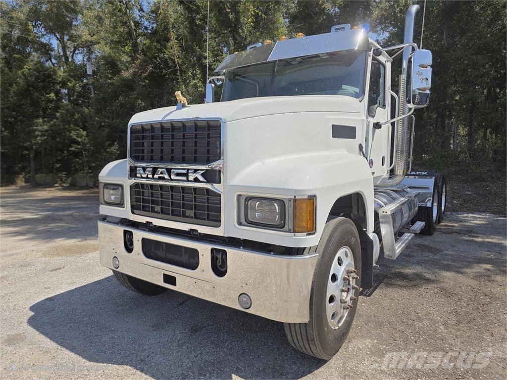 Mack PI64T Conventional Trucks / Tractor Trucks