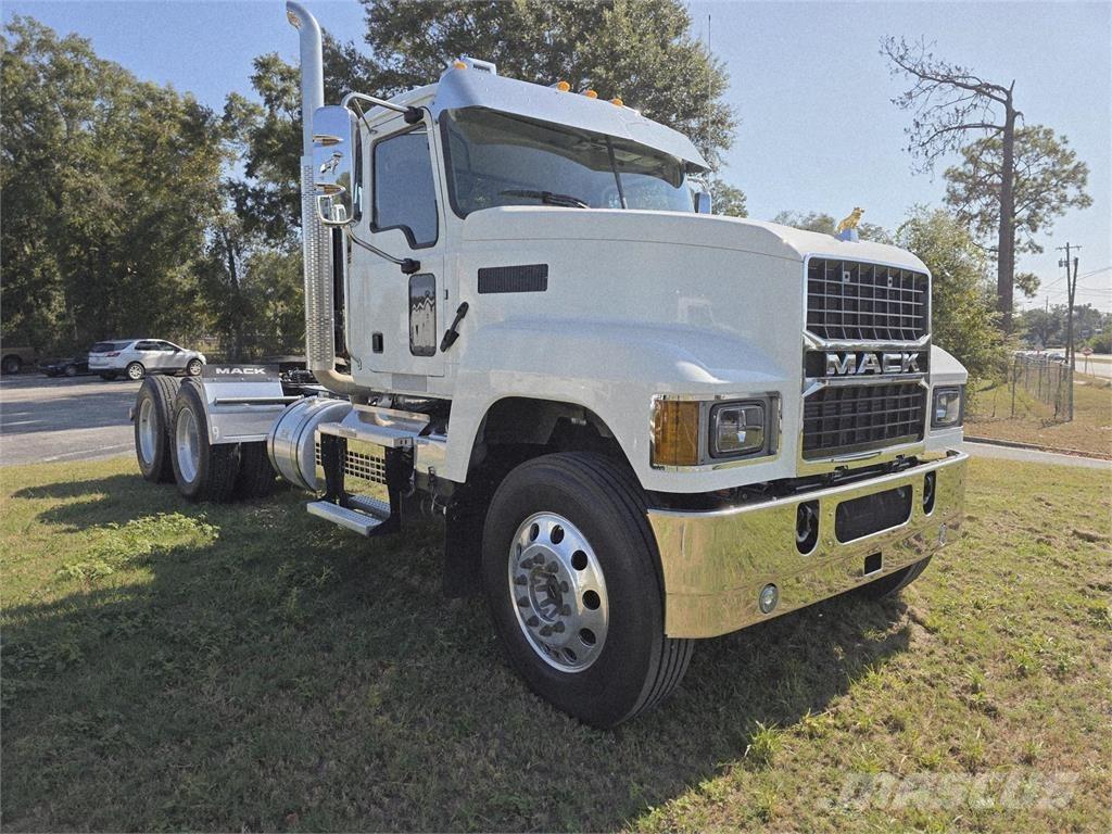 Mack PI64T Conventional Trucks / Tractor Trucks