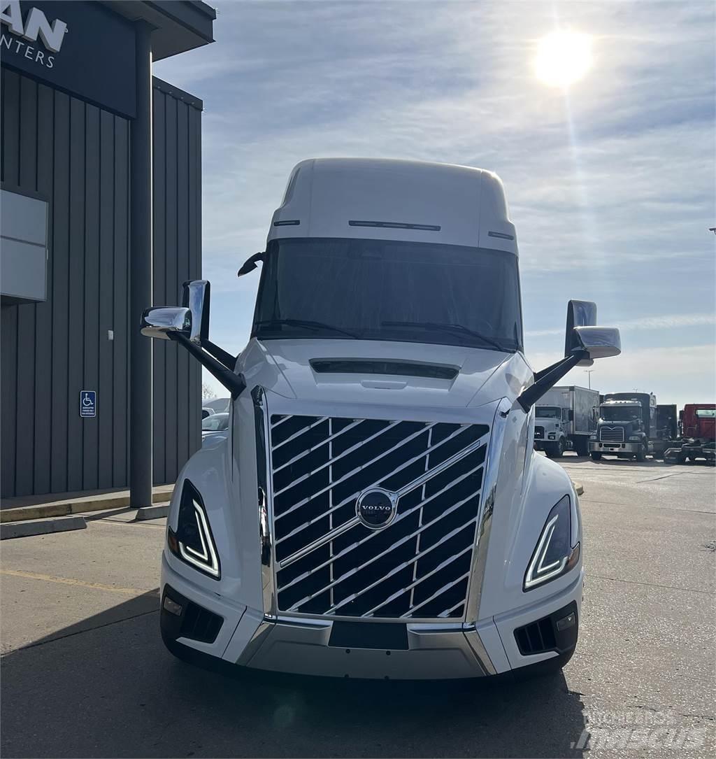 Volvo NEW VNL860 Conventional Trucks / Tractor Trucks