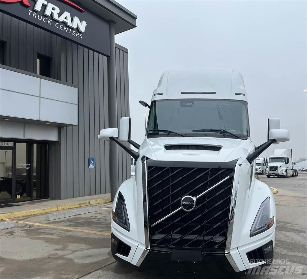 Volvo NEW VNL860 Conventional Trucks / Tractor Trucks