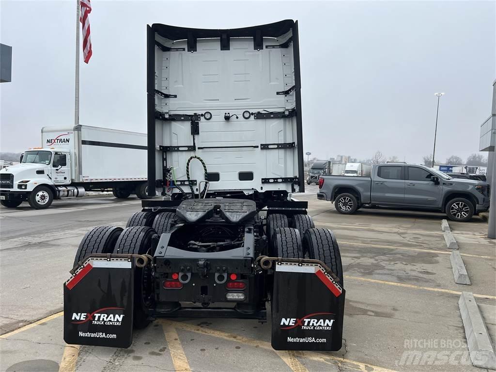 Volvo NEW VNL860 Conventional Trucks / Tractor Trucks