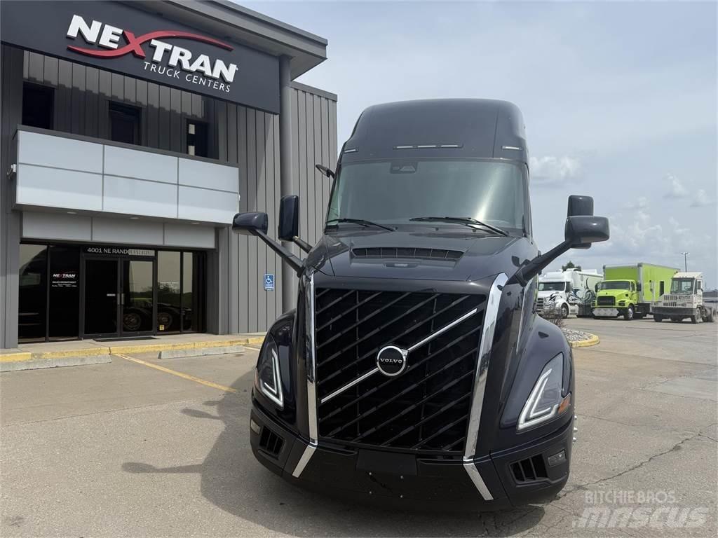 Volvo NEW VNL860 Conventional Trucks / Tractor Trucks