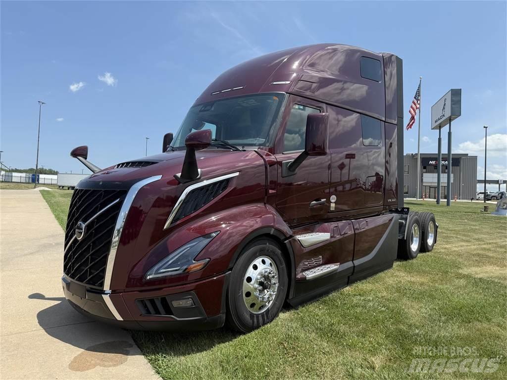 Volvo NEW VNL860 Conventional Trucks / Tractor Trucks