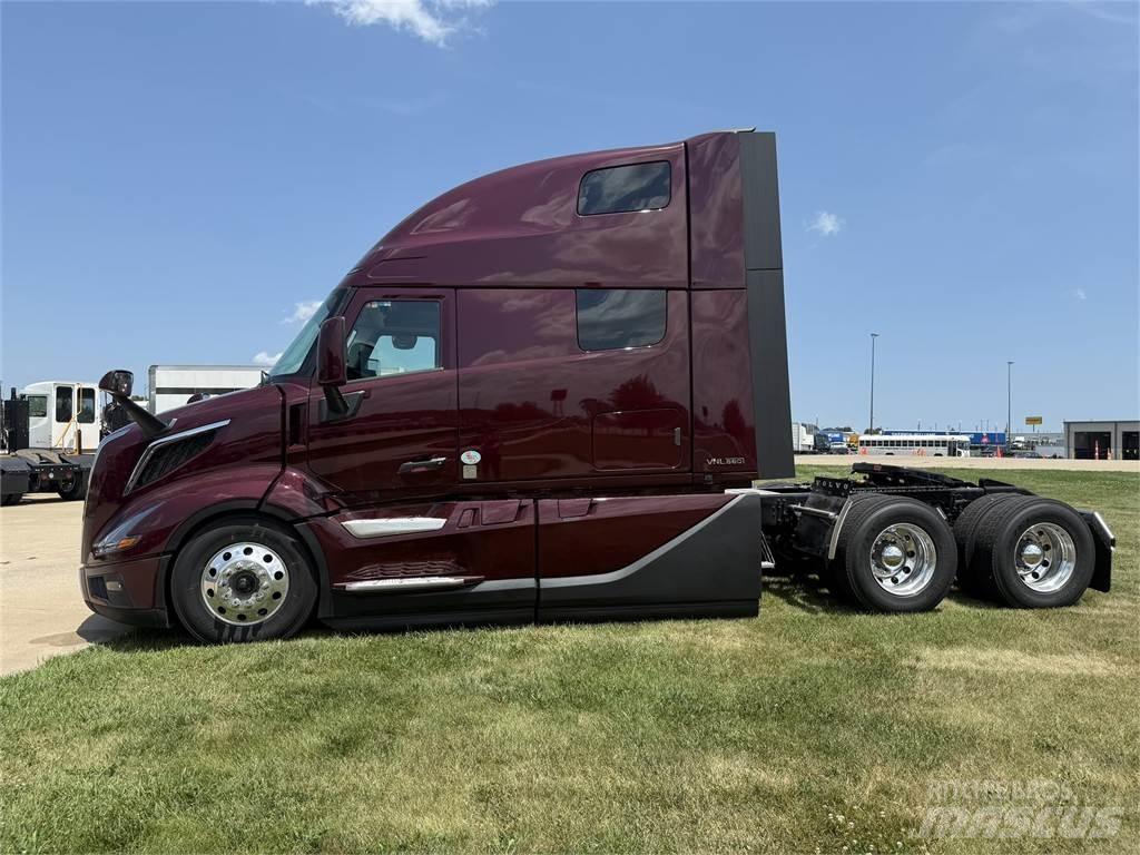 Volvo NEW VNL860 Conventional Trucks / Tractor Trucks