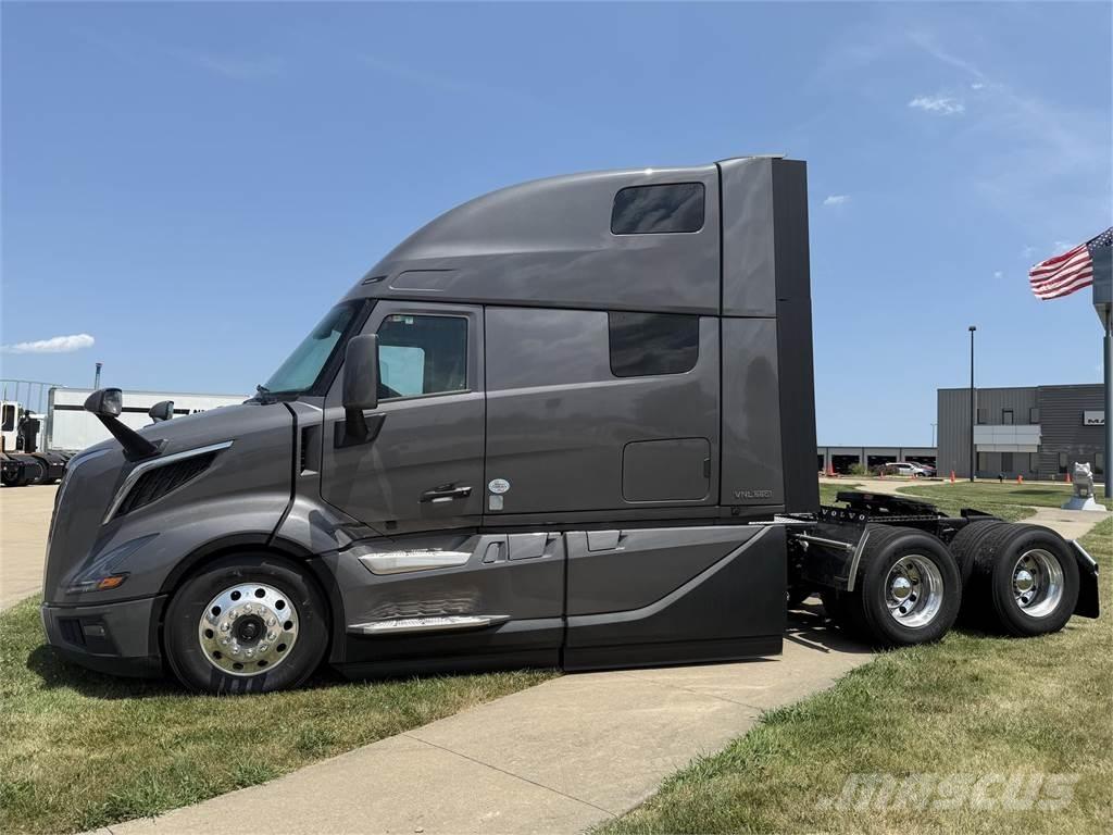 Volvo NEW VNL860 Conventional Trucks / Tractor Trucks