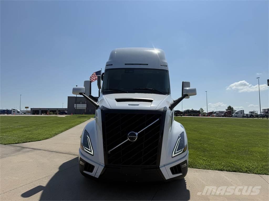Volvo NEW VNL860 Conventional Trucks / Tractor Trucks