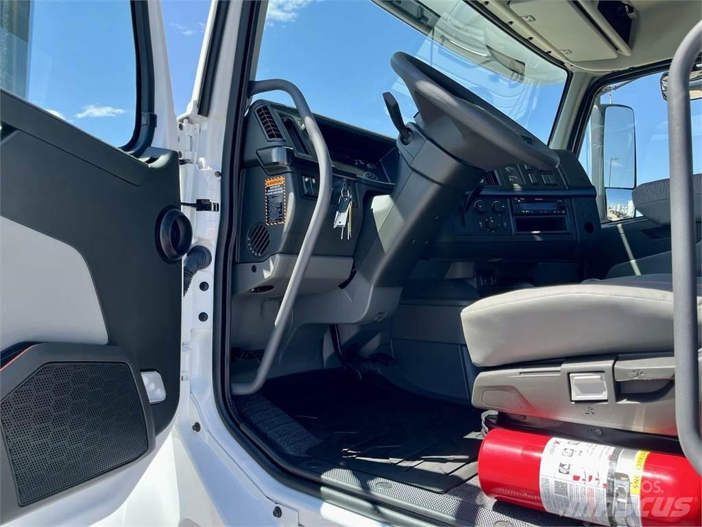 Volvo VHD64FT300 Conventional Trucks / Tractor Trucks