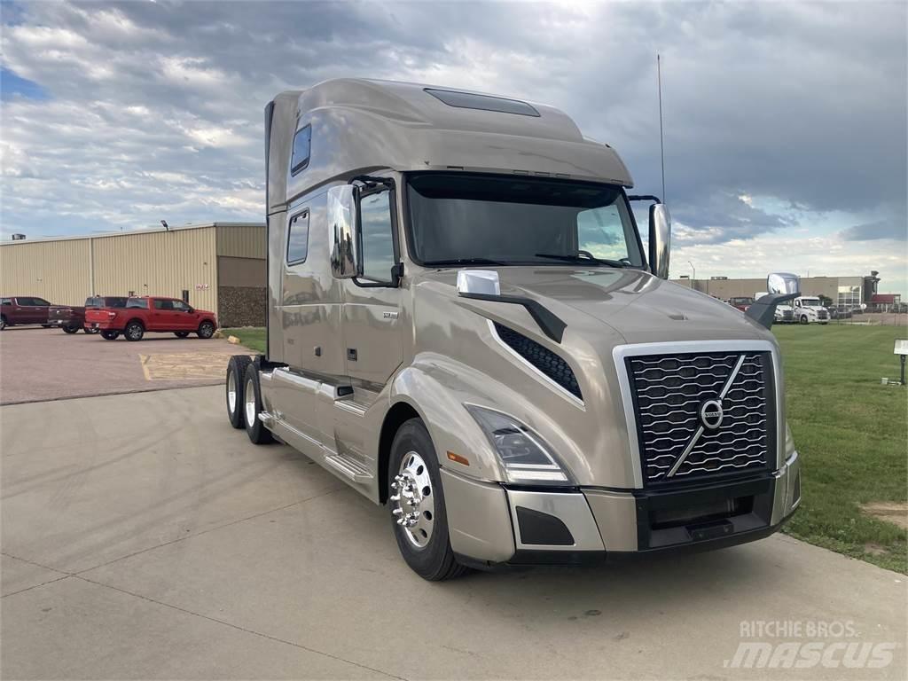 Volvo VN Conventional Trucks / Tractor Trucks