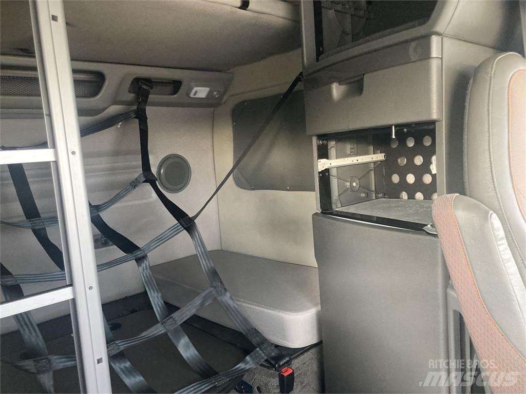 Volvo VN Conventional Trucks / Tractor Trucks