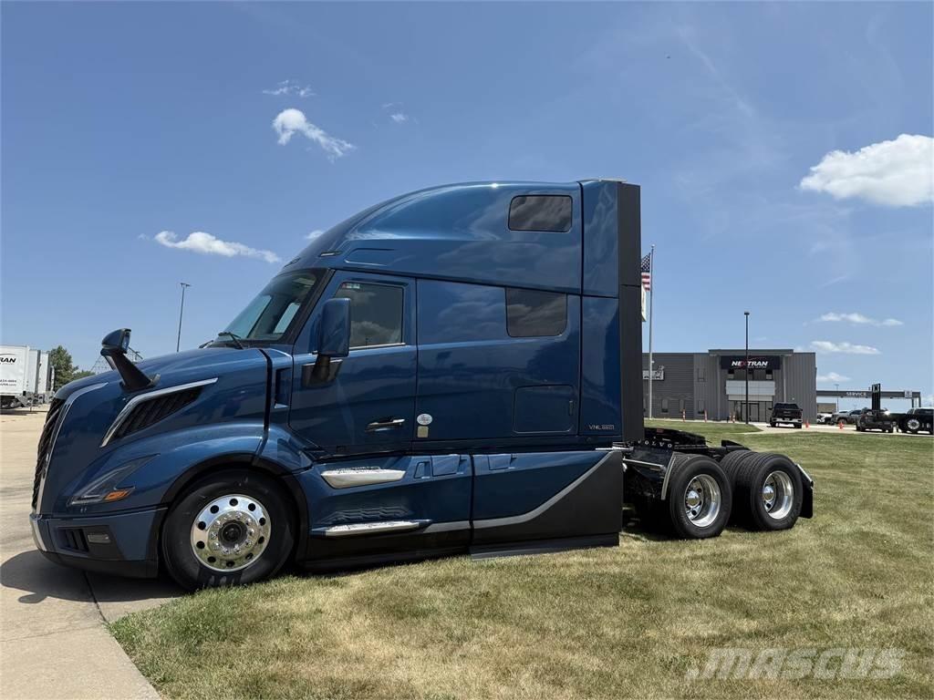 Volvo VNL 860 Conventional Trucks / Tractor Trucks