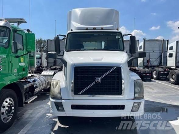 Volvo VNL42T Conventional Trucks / Tractor Trucks
