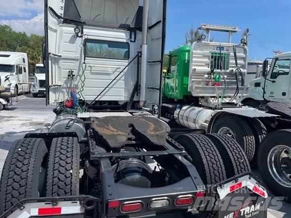 Volvo VNL42T Conventional Trucks / Tractor Trucks