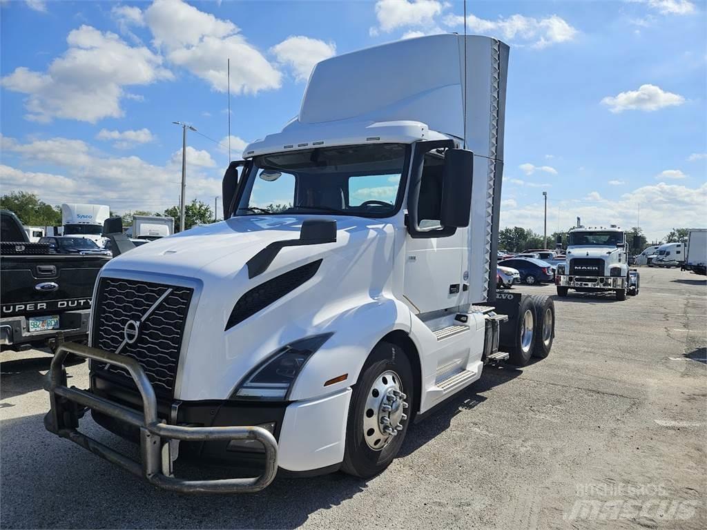 Volvo VNL62T300 Conventional Trucks / Tractor Trucks