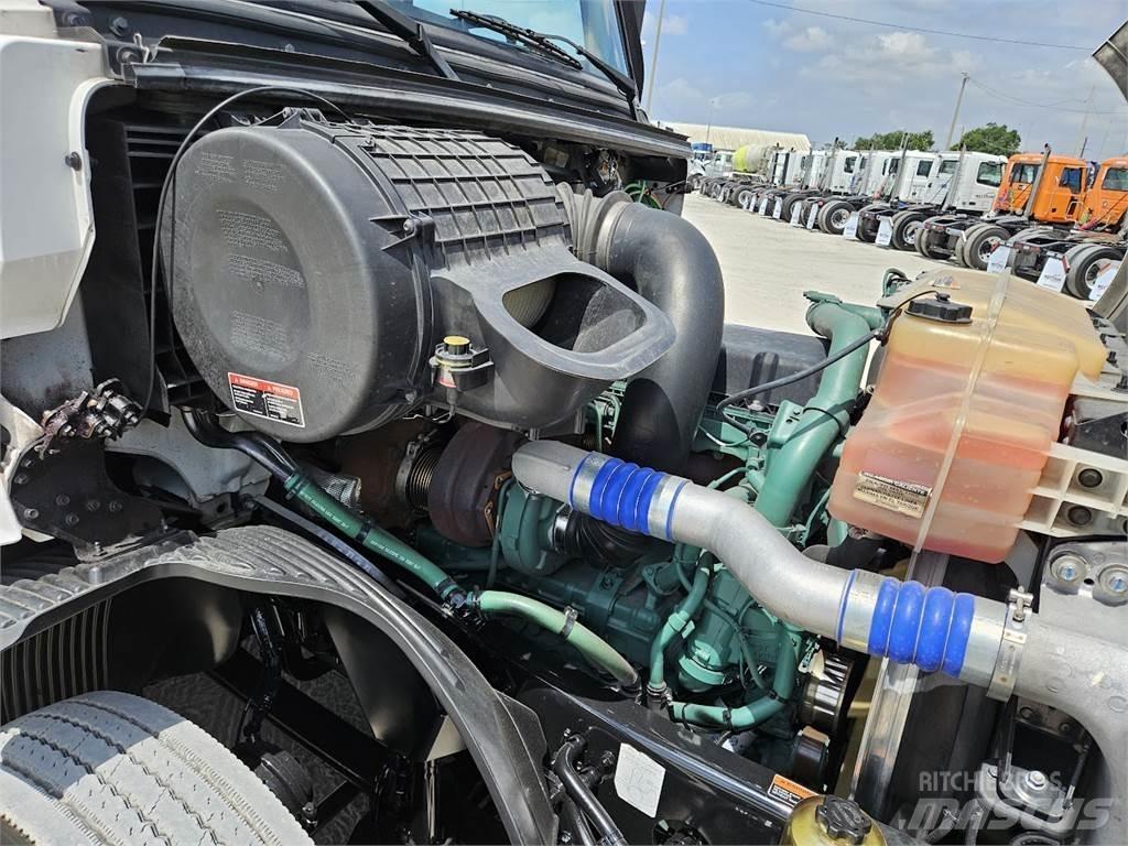 Volvo VNL62T300 Conventional Trucks / Tractor Trucks