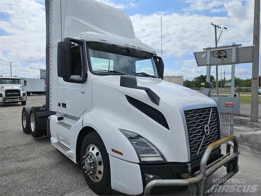 Volvo VNL62T300 Conventional Trucks / Tractor Trucks