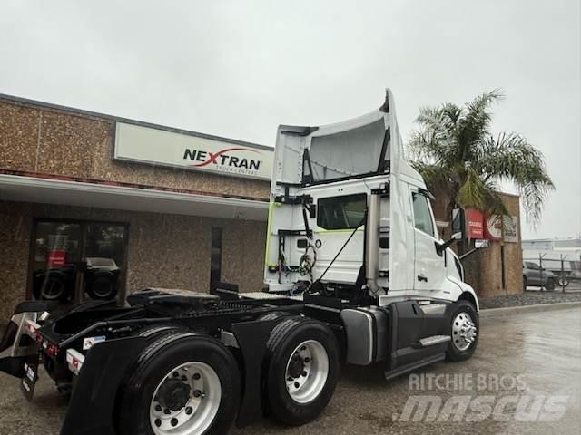 Volvo VNL64T300 Conventional Trucks / Tractor Trucks