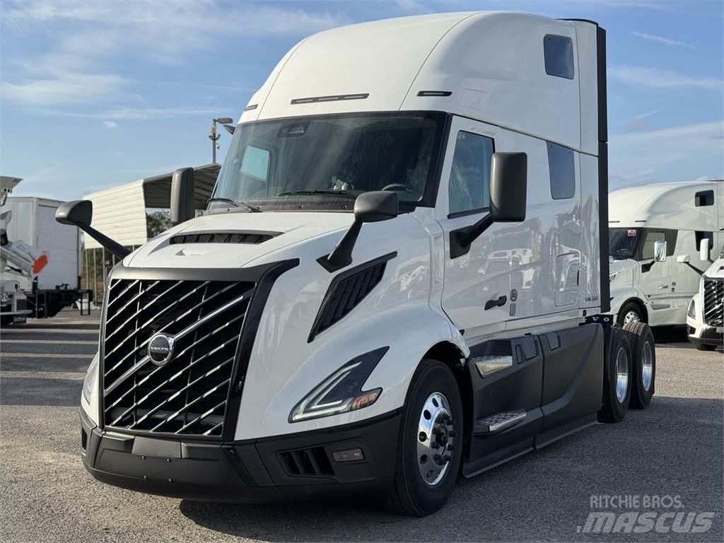 Volvo VNL64T300 Conventional Trucks / Tractor Trucks
