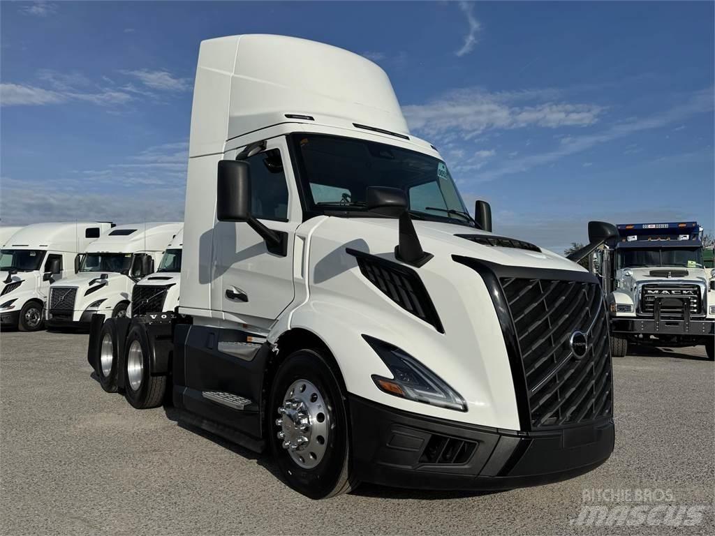 Volvo VNL64T300 Conventional Trucks / Tractor Trucks