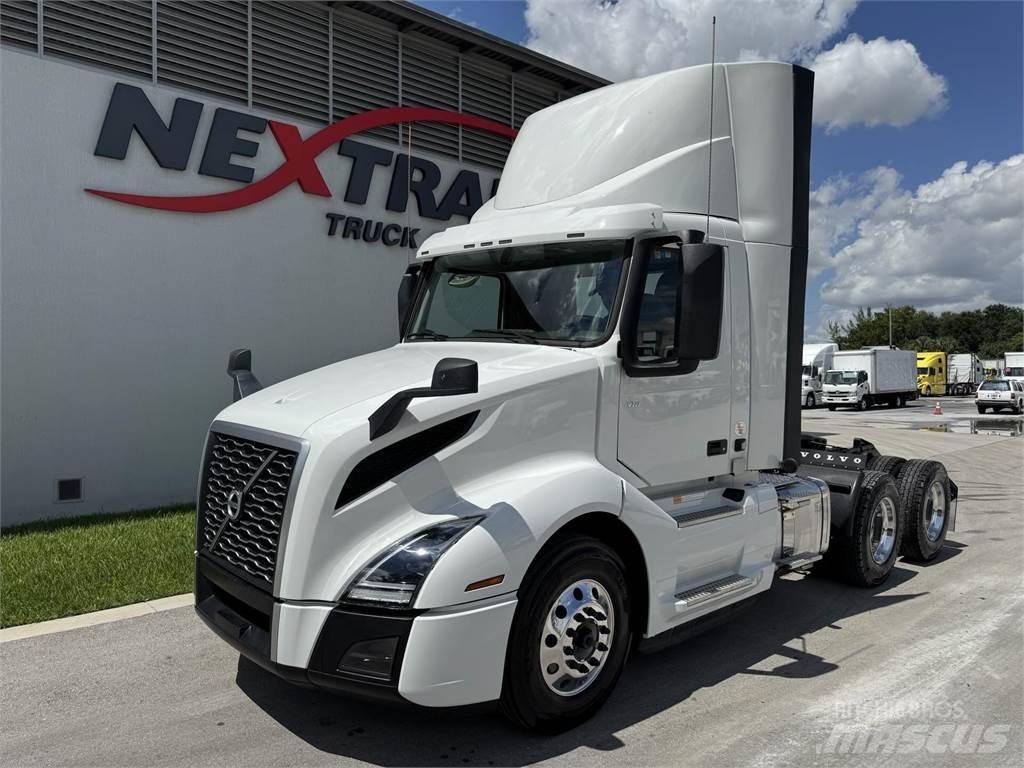 Volvo VNL64T300 Conventional Trucks / Tractor Trucks