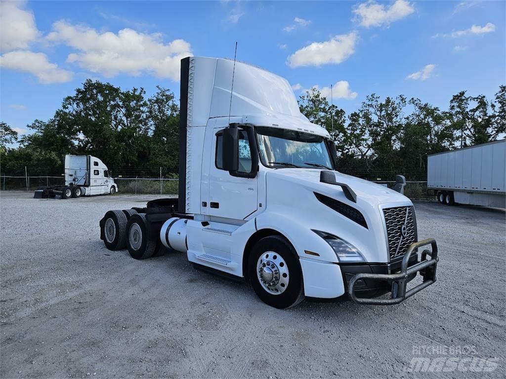 Volvo VNL64T300 Conventional Trucks / Tractor Trucks