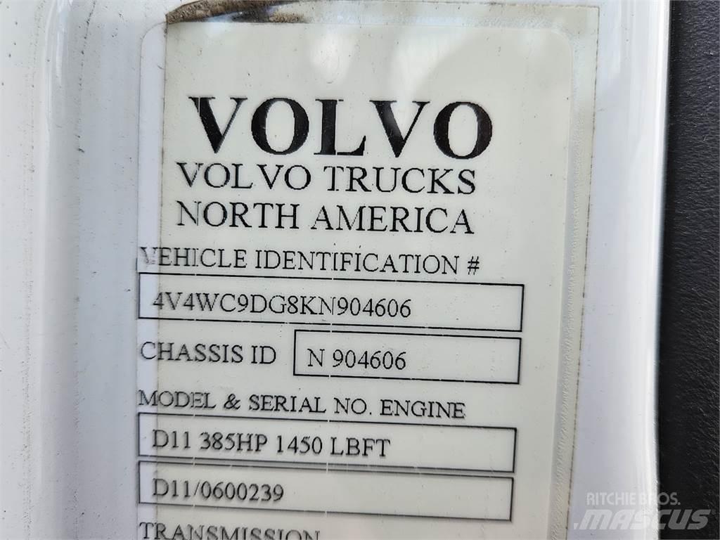 Volvo VNL64T300 Conventional Trucks / Tractor Trucks