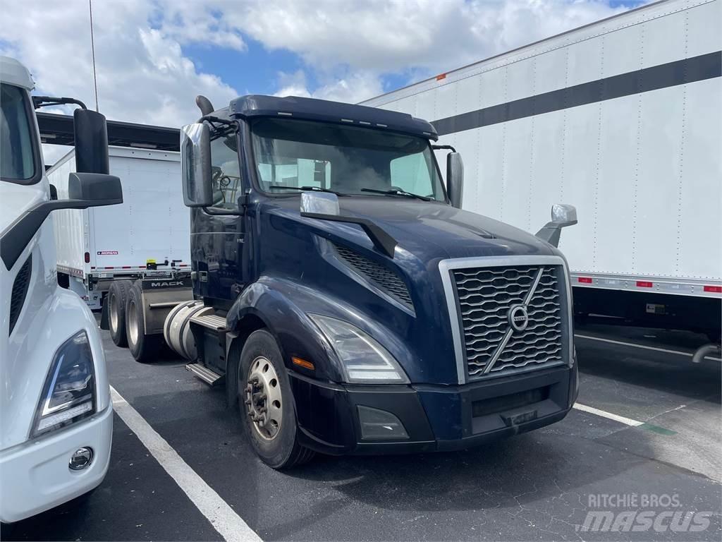 Volvo VNL64T300 Conventional Trucks / Tractor Trucks