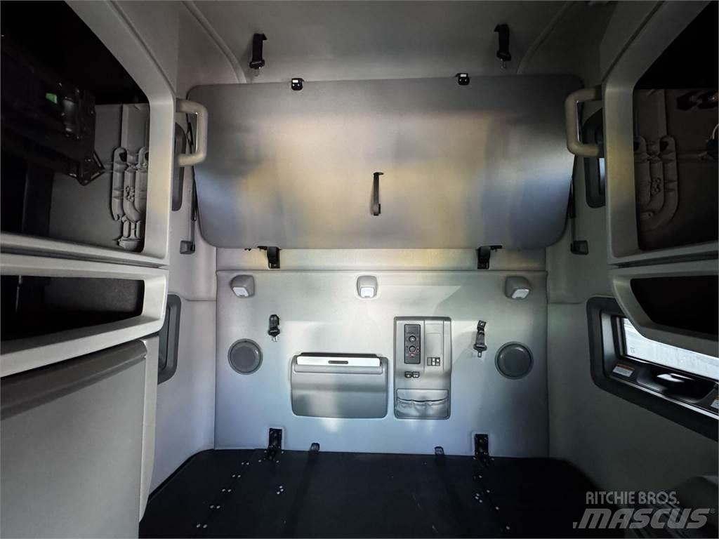 Volvo VNL64T760 Conventional Trucks / Tractor Trucks