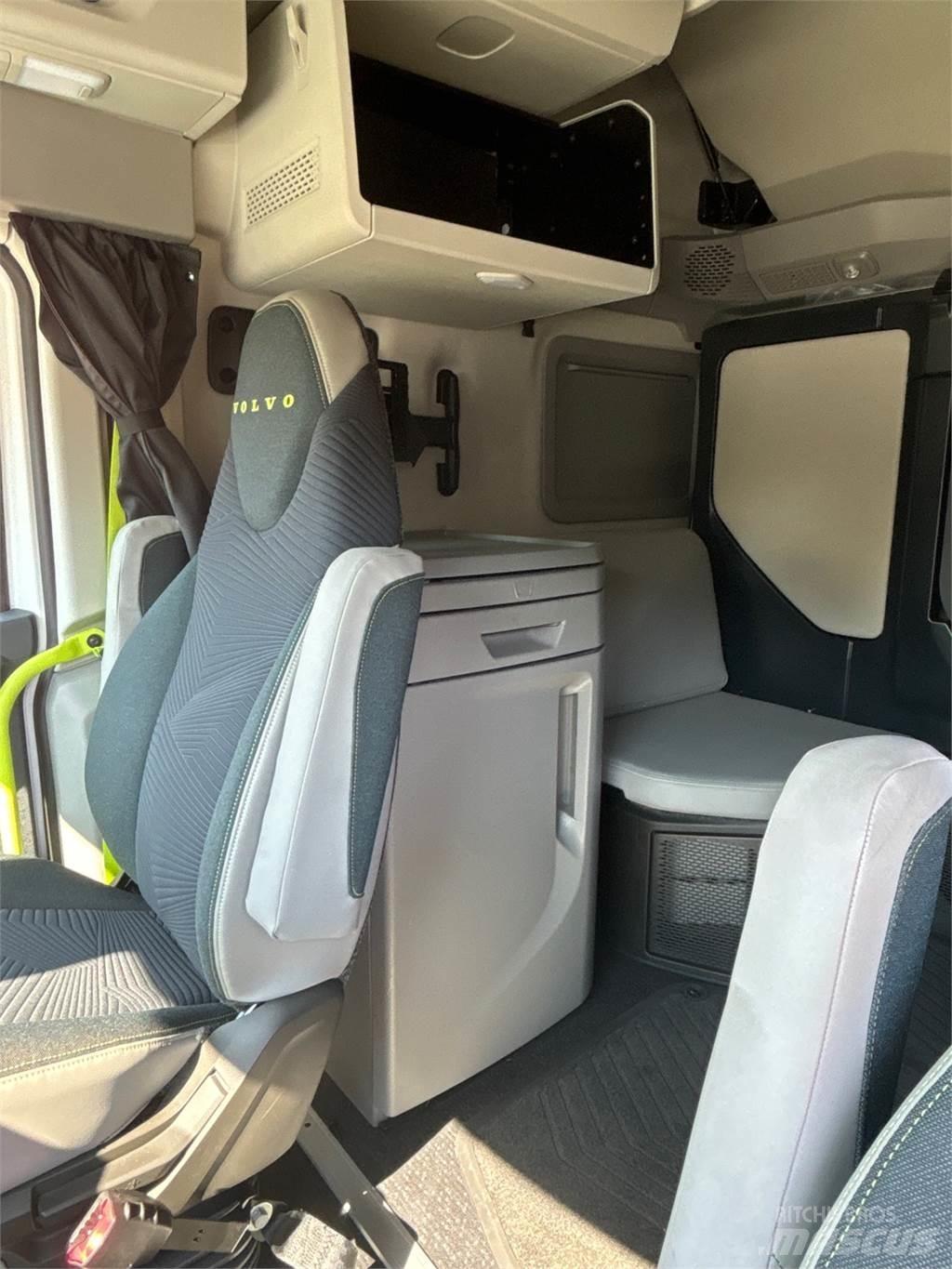 Volvo VNL64T860 Conventional Trucks / Tractor Trucks