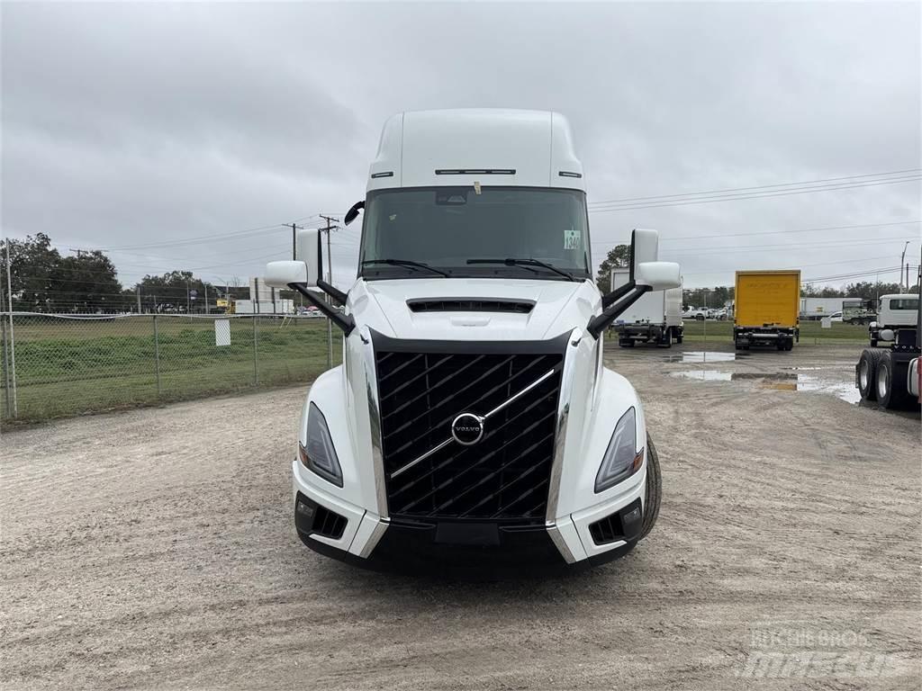 Volvo VNL64T860 Conventional Trucks / Tractor Trucks
