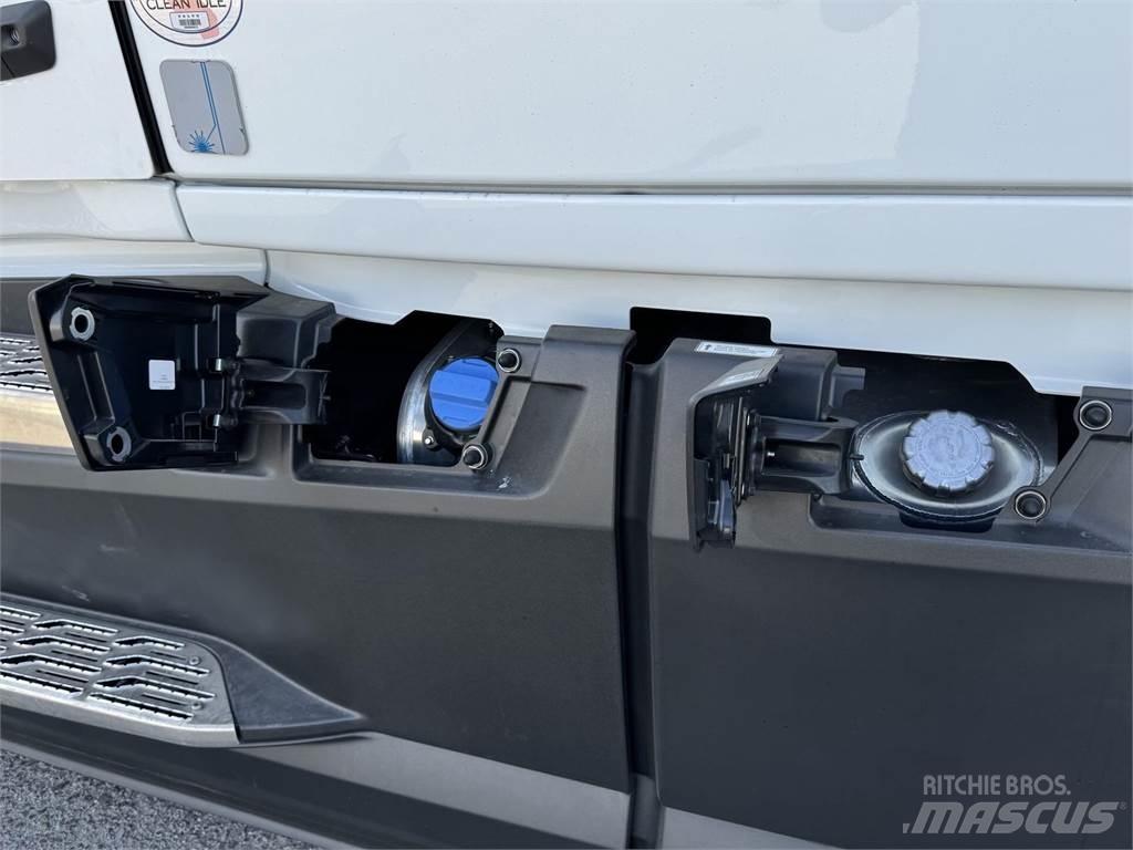 Volvo VNL64T860 Conventional Trucks / Tractor Trucks