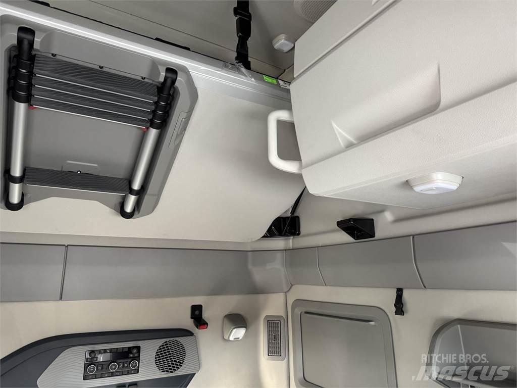 Volvo VNL64T860 Conventional Trucks / Tractor Trucks