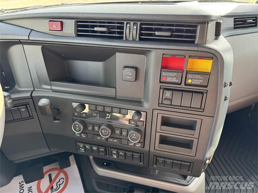 Volvo VNL64T860 Conventional Trucks / Tractor Trucks