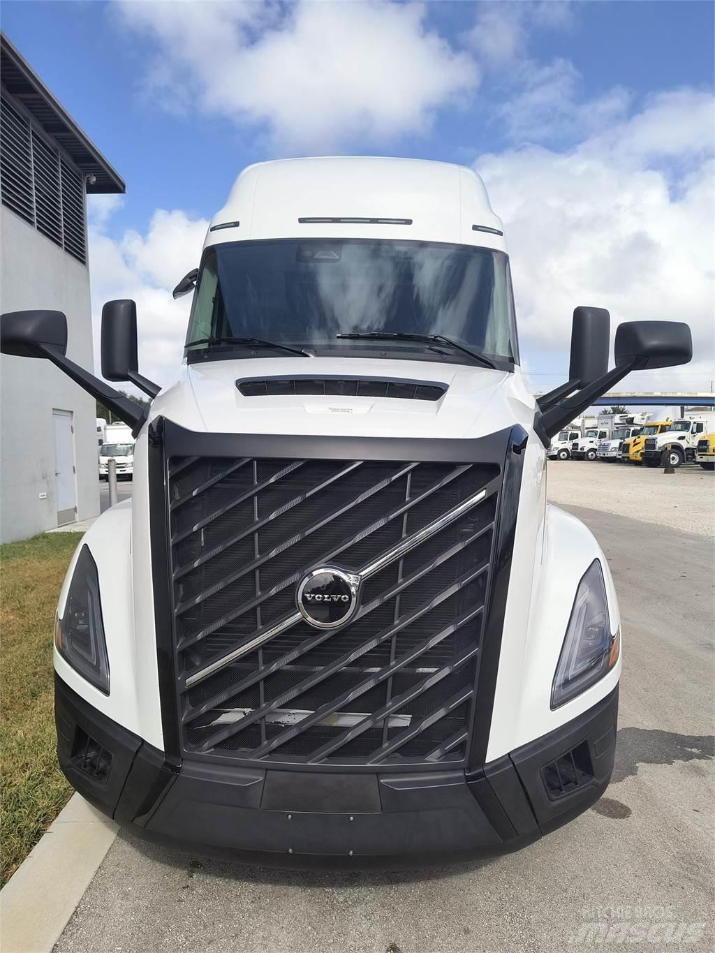 Volvo VNL64T860 Conventional Trucks / Tractor Trucks