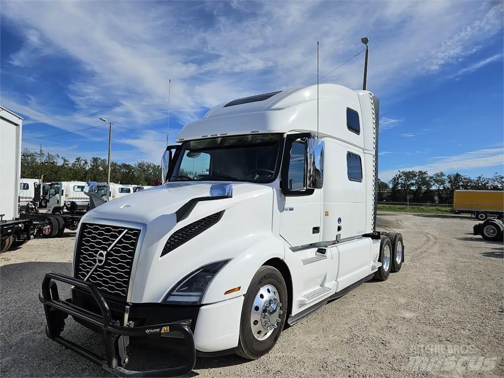 Volvo VNL64T860 Conventional Trucks / Tractor Trucks
