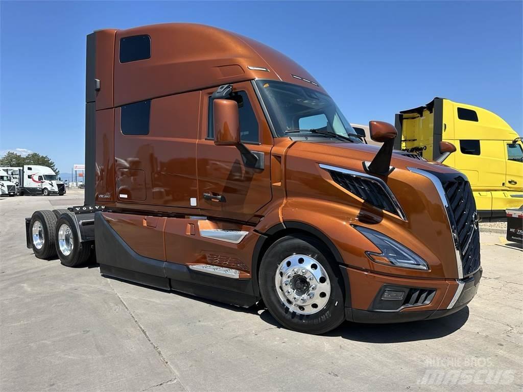 Volvo VNL64T860 Conventional Trucks / Tractor Trucks