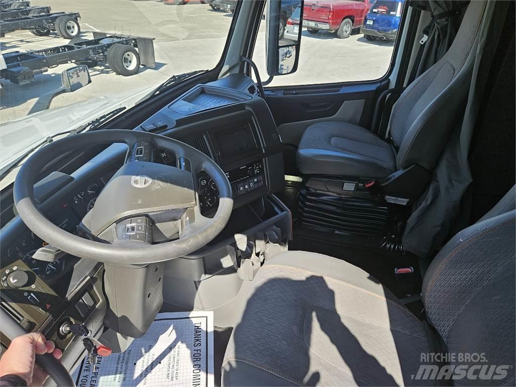 Volvo VNL64T860 Conventional Trucks / Tractor Trucks