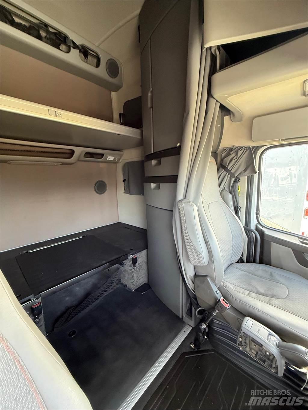 Volvo VNL64T860 Conventional Trucks / Tractor Trucks