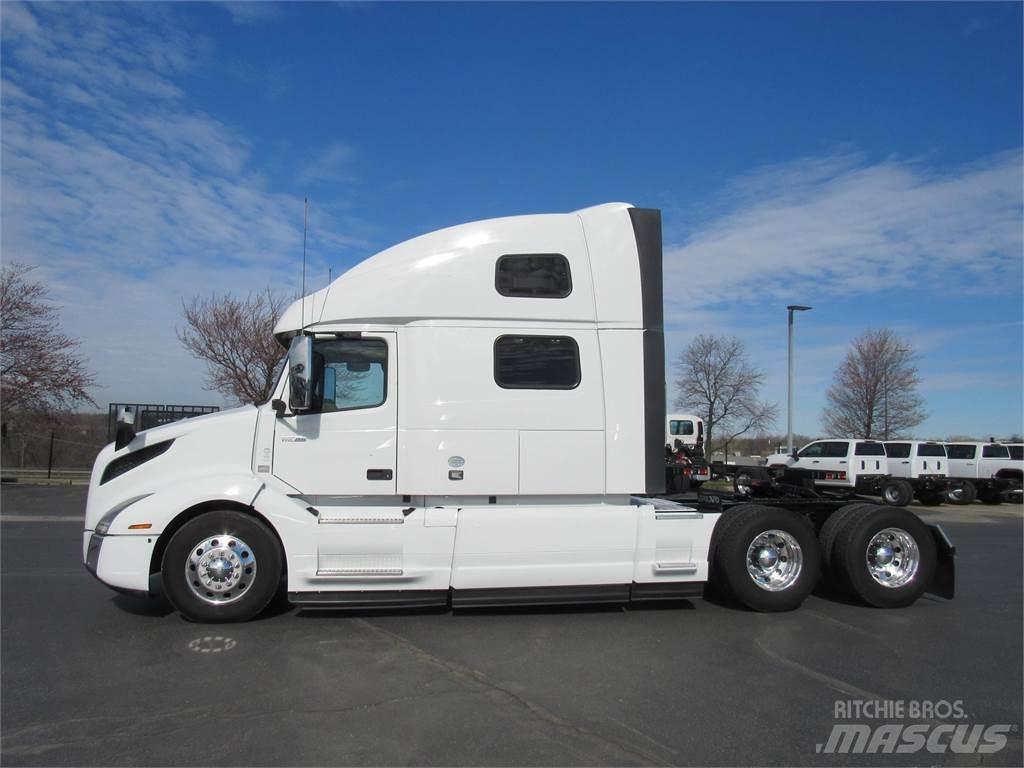 Volvo VNL64T860 Conventional Trucks / Tractor Trucks