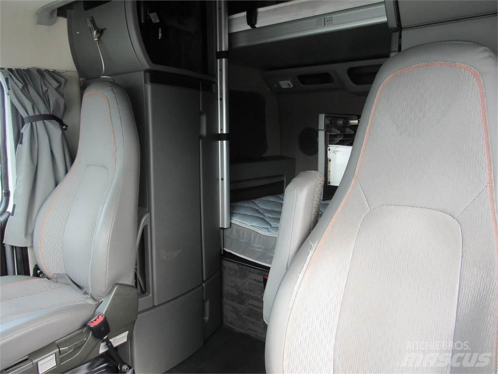 Volvo VNL64T860 Conventional Trucks / Tractor Trucks