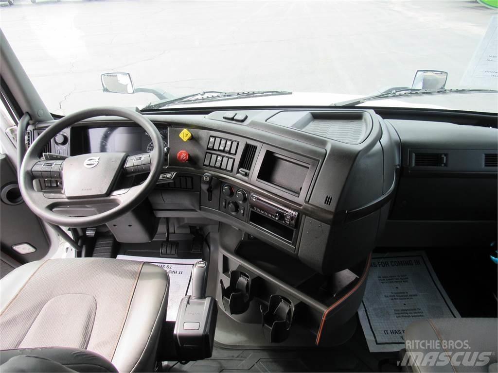 Volvo VNL64T860 Conventional Trucks / Tractor Trucks