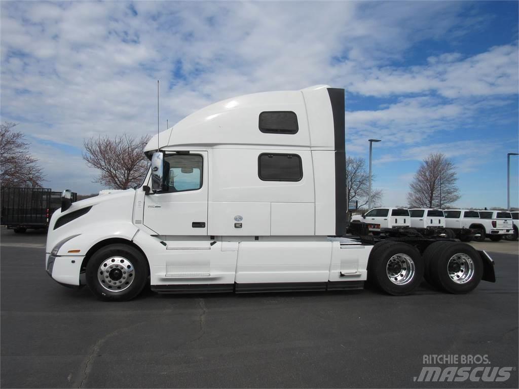 Volvo VNL64T860 Conventional Trucks / Tractor Trucks