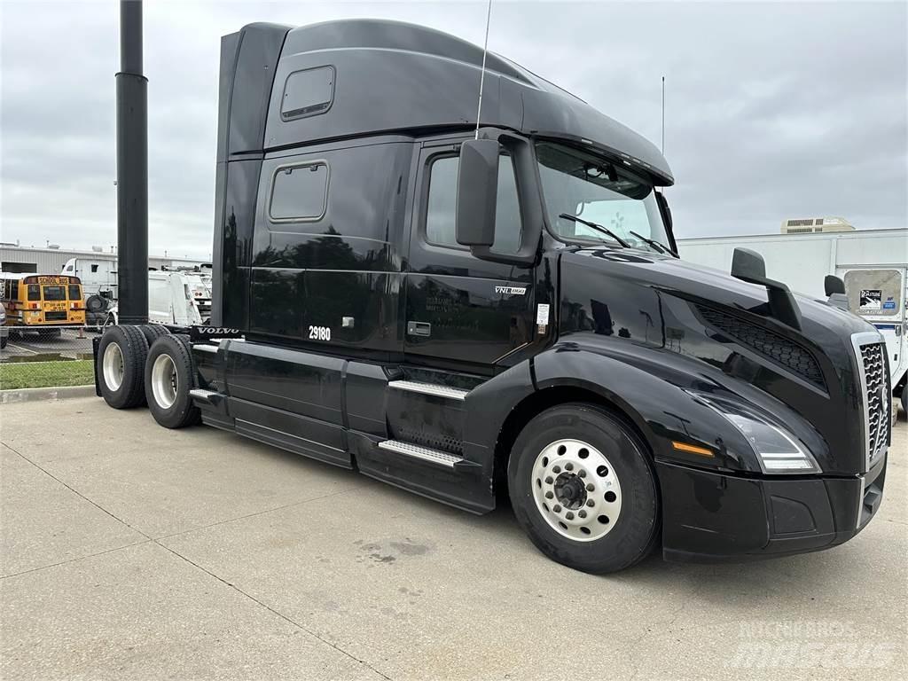 Volvo VNL64T860 Conventional Trucks / Tractor Trucks