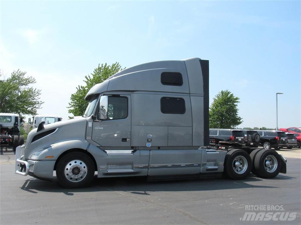 Volvo VNL860 Conventional Trucks / Tractor Trucks