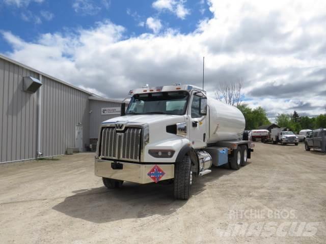 Western Star 47X Conventional Trucks / Tractor Trucks