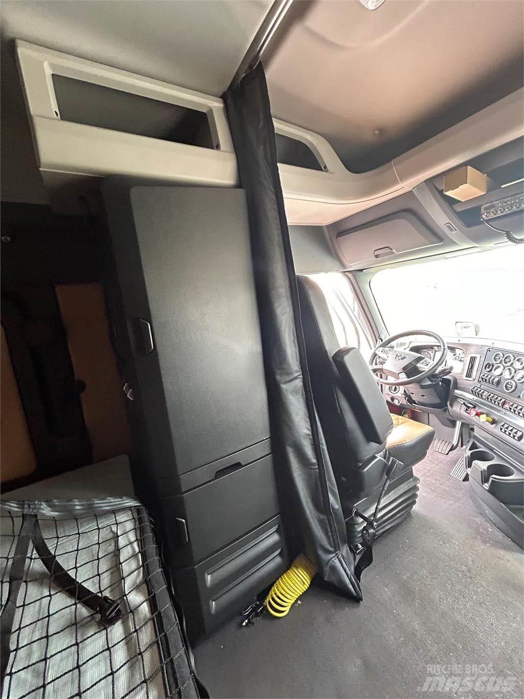 Western Star 49X Conventional Trucks / Tractor Trucks
