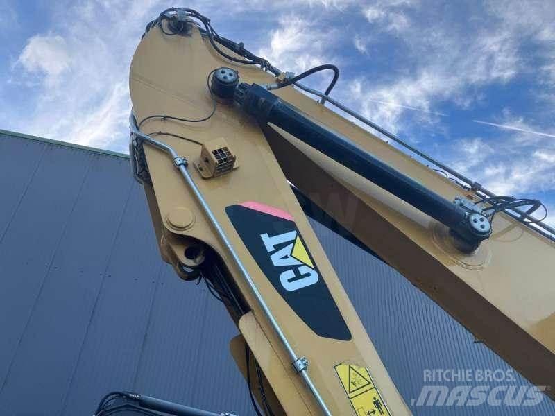 CAT MH3022 Waste / Industry Handlers
