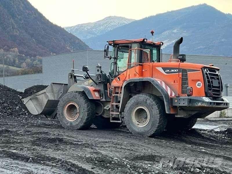 Doosan DL300 Wheel Loaders