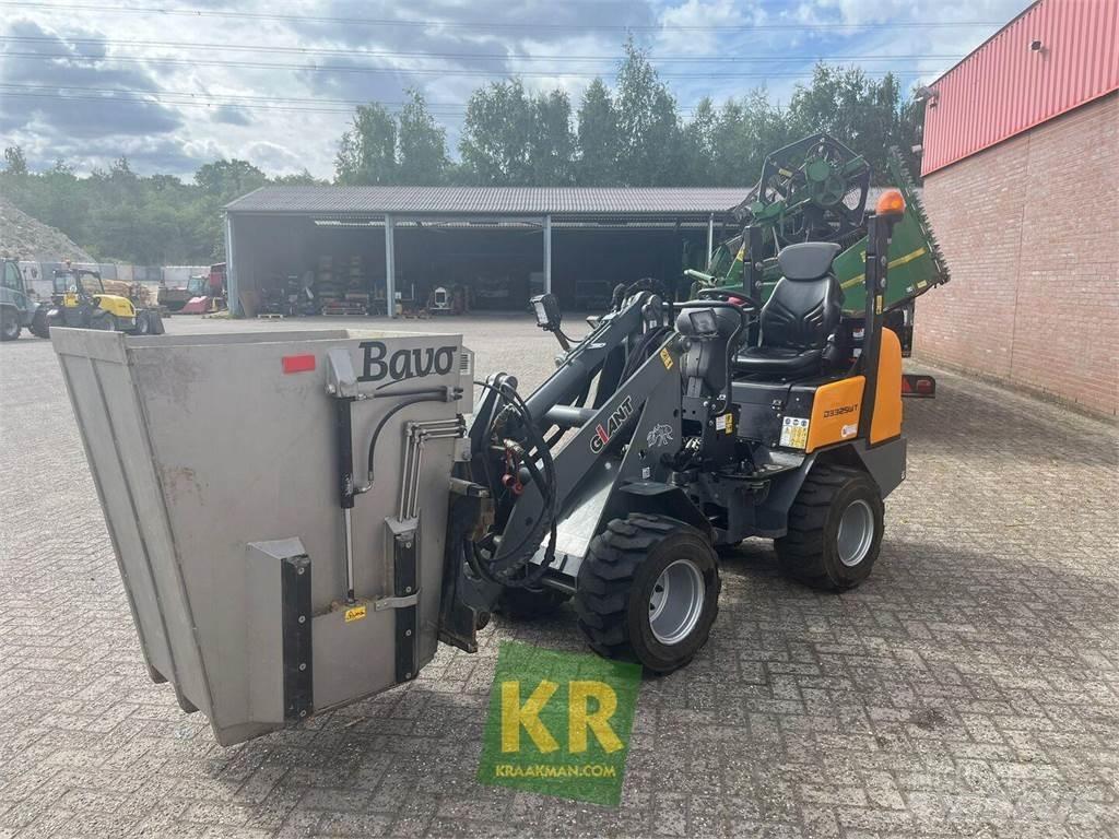 GiANT D332 Front Loaders